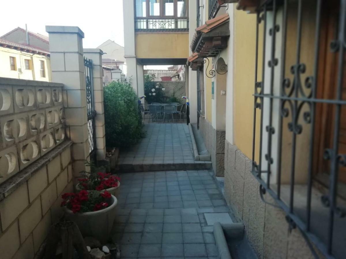 فيلا Boleta A 5 Minutos De Leon, Casa Con Jardin San Andrés del Rabanedo المظهر الخارجي الصورة